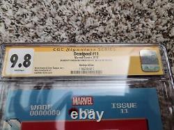 Cgc Dead pool 11 CGC 9.8 8 Bit Hastings variant Signed Stan Lee And Rob Liefeld